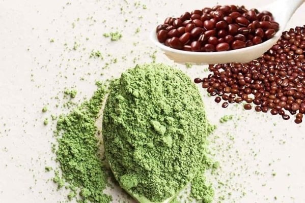 Bột tắm trà xanh đậu đỏ giúp làm sạch sâu, kháng viêm, tẩy tế bào chết nhẹ nhàng và dưỡng sáng mịn da - giải pháp tự nhiên cho da dầu, da mụn và da xỉn màu.