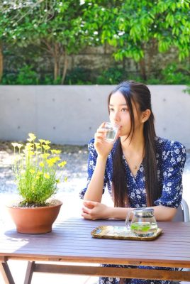 Uống đủ nước giúp cung cấp độ ẩm cần thiết cho cơ thể, tăng cường chức năng các cơ quan, loại bỏ độc tố, giảm cân, làm đẹp da, ngăn ngừa tình trạng lão hóa, tăng cường hệ miễn dịch và giảm nguy cơ mắc bệnh