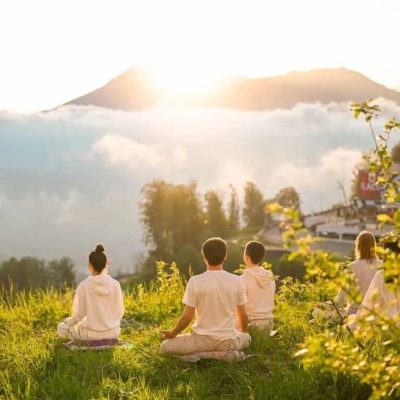 ngồi thiền giúp chúng ta lắng nghe cơ thể cần gì và muốn gì từ đó giúp hướng đến các yếu tố lành mạnh hạn chế tác hại xấu cho cơ thể